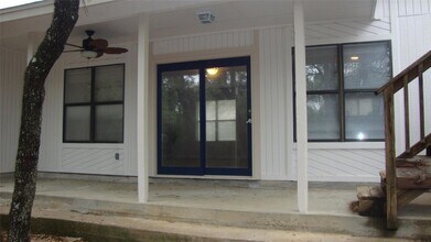 21720 Sierra Trail in Lago Vista, TX - Foto de edificio - Building Photo