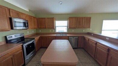 324 Red Kite Dr in Groveland, FL - Building Photo - Building Photo