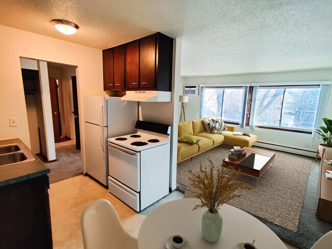 2536 Lyndale Ave S in Minneapolis, MN - Foto de edificio - Building Photo