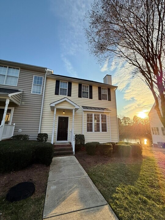 500 Nottinghill Walk in Apex, NC - Building Photo