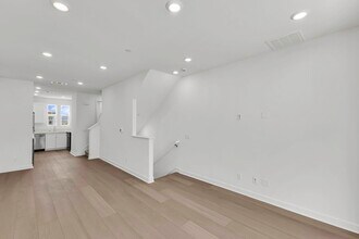 2208 Mountain Laurel Rd in San Marcos, CA - Foto de edificio - Building Photo