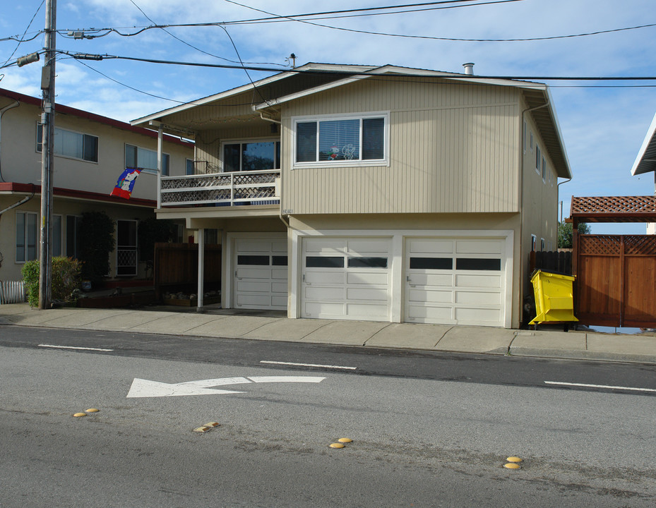 2416 Palmetto Ave in Pacifica, CA - Building Photo