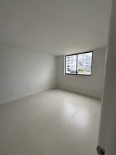 8261 NW 8th St, Unit 130 in Miami, FL - Foto de edificio - Building Photo