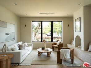 11748 La Maida St in Los Angeles, CA - Building Photo - Building Photo