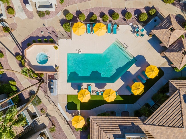 The Bella in Phoenix, AZ - Foto de edificio - Building Photo