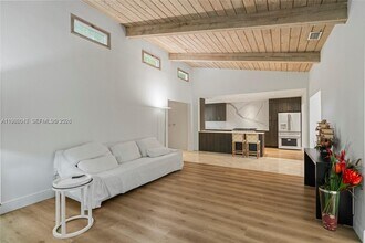 1951 Secoffee St in Miami, FL - Building Photo - Building Photo