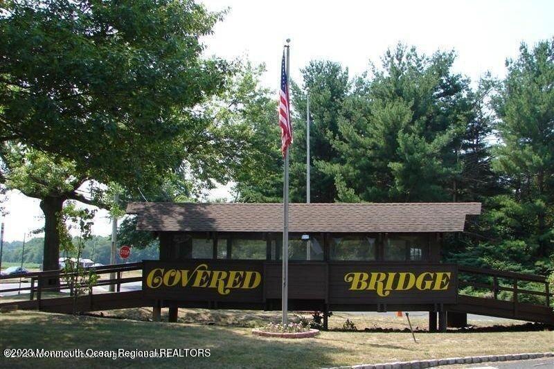 76 Overlook Way in Englishtown, NJ - Building Photo