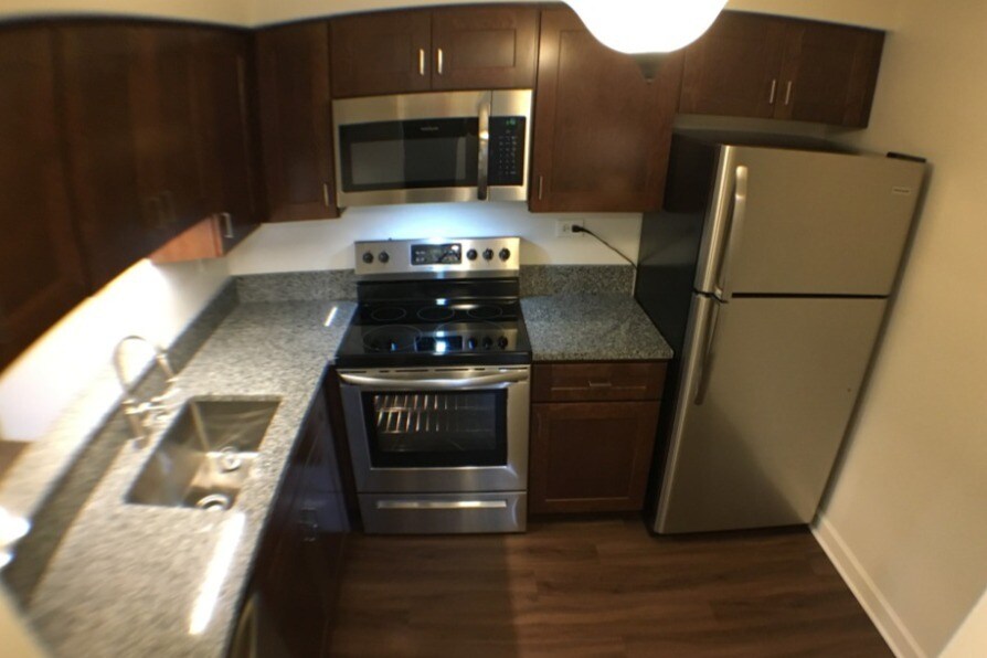 850 Front St in Lisle, IL - Foto de edificio