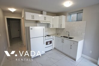 2906 E Georgia St in Vancouver, BC - Building Photo - Building Photo
