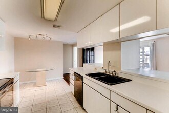 250 President St in Baltimore, MD - Building Photo - Building Photo