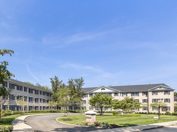 Stanford Court Apartments in Westwood, NJ - Foto de edificio