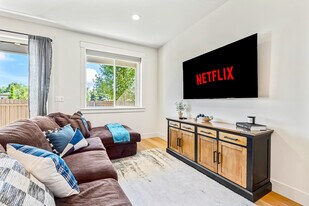 6389 W Bluebird Ln in Boise, ID - Building Photo