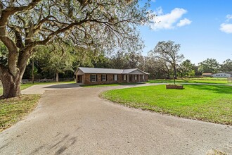 4951 NE 189th Terrace in Williston, FL - Building Photo - Building Photo