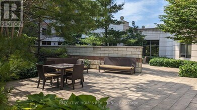 2379 Central Park Dr in Oakville, ON - Building Photo - Building Photo