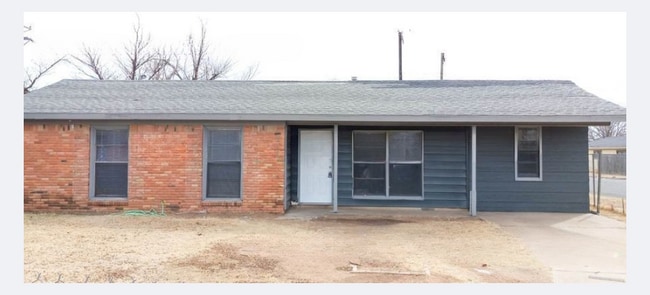 property at 1802 E 2nd St