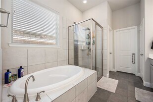 5622 Vintage Oaks Ln in Manvel, TX - Building Photo