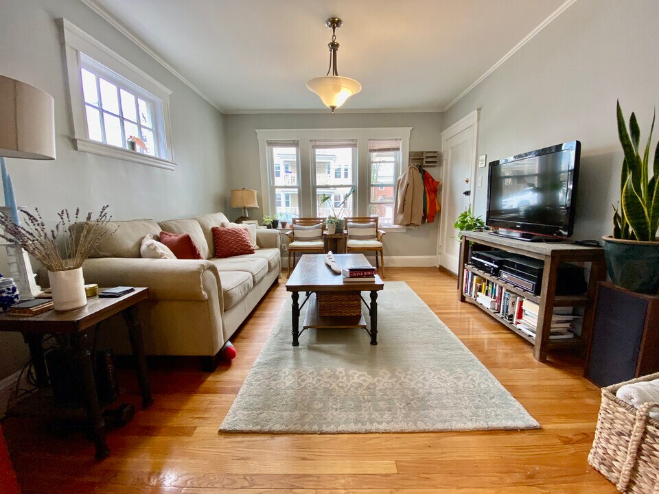 21 Saint Peter St, Unit 1R in Boston, MA - Building Photo