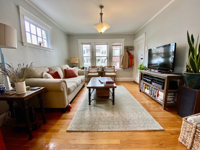 21 Saint Peter St, Unit 1R