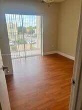 2630 W 76th St in Hialeah, FL - Foto de edificio - Building Photo