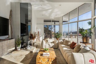 6530 Lakeridge Rd in Los Angeles, CA - Building Photo - Building Photo