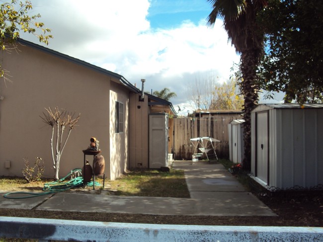 Calaveras FourPlex in Rancho Cucamonga, CA - Building Photo - Building Photo