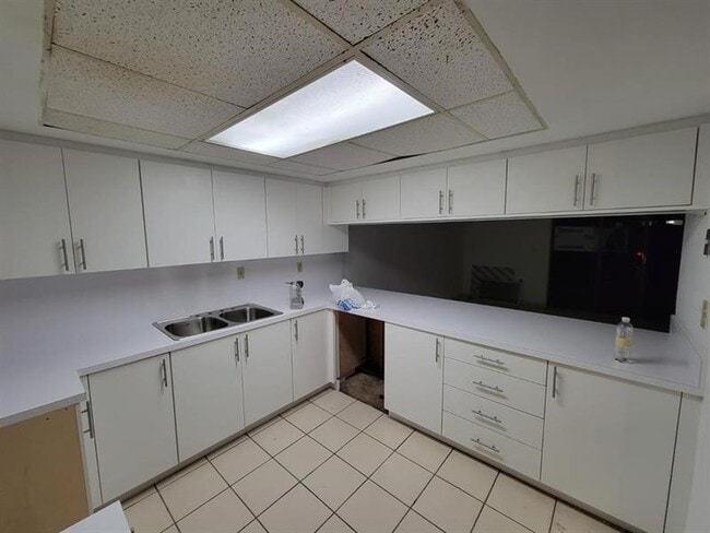 1850 W 72nd Pl in Hialeah, FL - Building Photo - Building Photo
