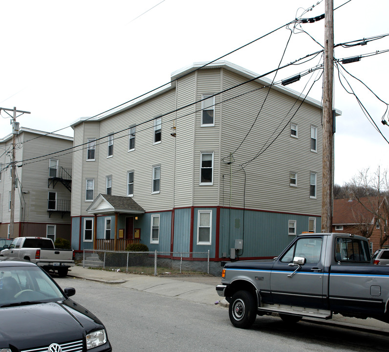 75 Chestnut St in Woonsocket, RI - Building Photo