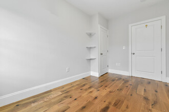 155 Chelsea St, Unit 3 in Boston, MA - Building Photo - Building Photo