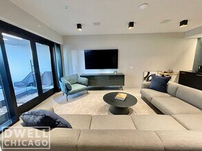 2145 N Elston Ave, Unit 1 in Chicago, IL - Foto de edificio - Building Photo