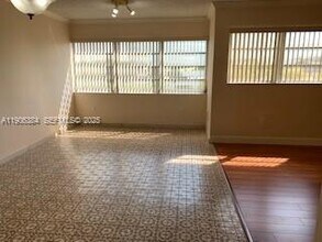 2690 SW 22nd Ave in Miami, FL - Foto de edificio - Building Photo