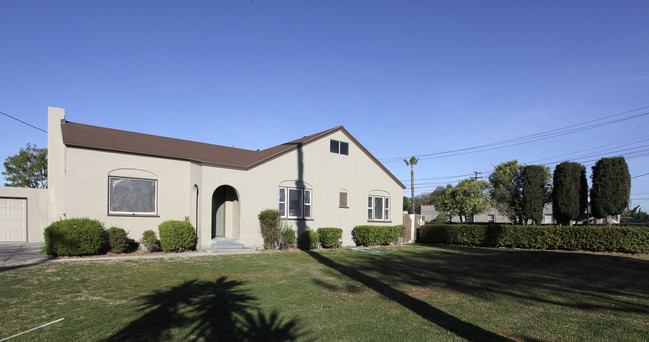 Hidden Valley Apartments in Fullerton, CA - Building Photo - Building Photo