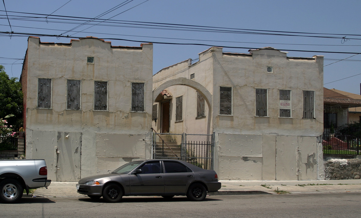 319 N Cummings St in Los Angeles, CA - Building Photo