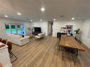 10343 SW 114th St in Miami, FL - Building Photo - Building Photo