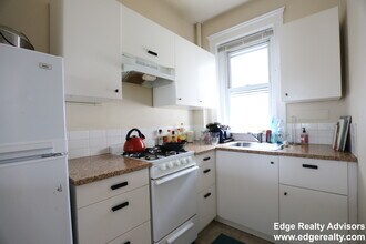 1560 Commonwealth Ave, Unit 7 in Boston, MA - Foto de edificio - Building Photo