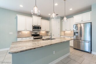 16374 Barclay Ct in Naples, FL - Building Photo - Building Photo