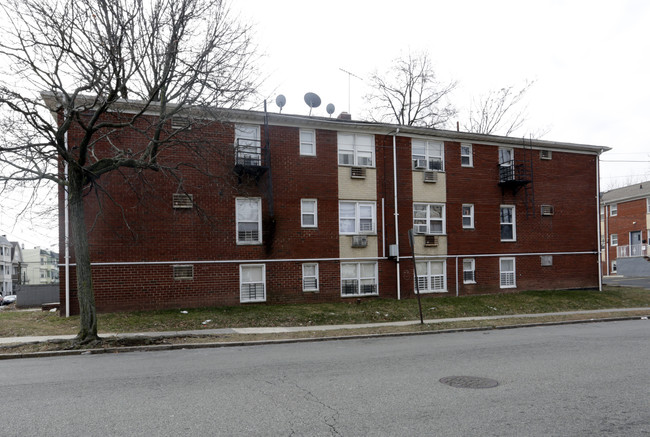 121 S 21st St in Irvington, NJ - Foto de edificio - Building Photo