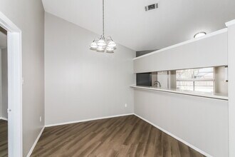 2406 Heathergold Dr in Houston, TX - Building Photo - Building Photo