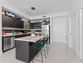 90 SW 3rd St, Unit 79 in Miami, FL - Building Photo - Building Photo