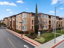 Villa Cortina in San Jose, CA - Building Photo