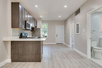 8846 S Buffalo Ave in Chicago, IL - Building Photo - Building Photo