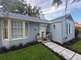 335 Monroe Dr in West Palm Beach, FL - Building Photo