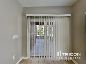 6137 Skylarkcrest Dr in Fish Hawk, FL - Foto de edificio - Building Photo