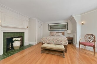 334 Beacon St, Unit 9 in Boston, MA - Building Photo - Building Photo