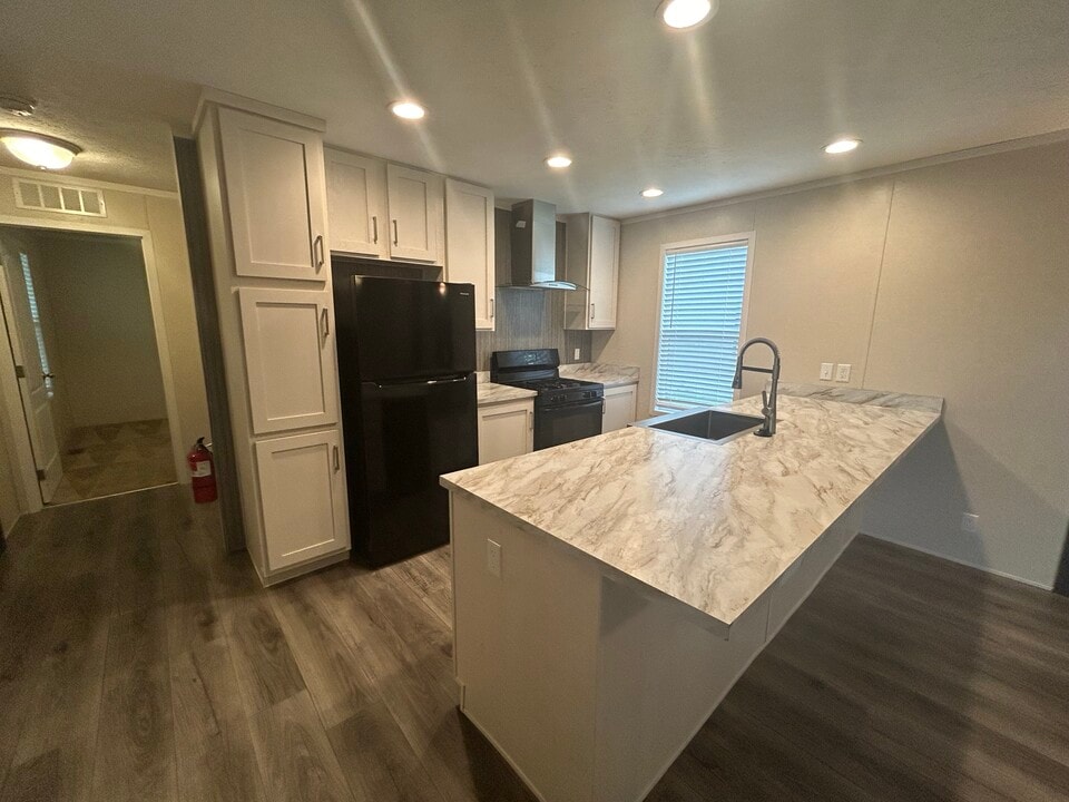 146 Texas in Belleville, MI - Building Photo