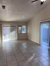 13201 Lakota Dr in Moreno Valley, CA - Foto de edificio - Building Photo