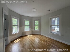 35 Gore St, Unit #2 in Cambridge, MA - Building Photo - Building Photo