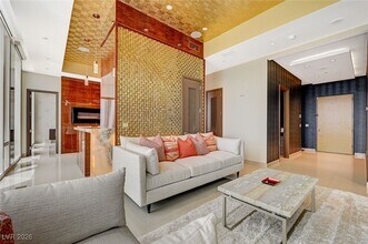 3750 S Las Vegas Blvd in Las Vegas, NV - Foto de edificio - Building Photo