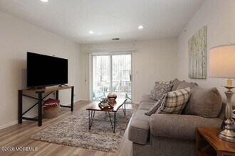 1015 Wedgewood Cir in Belford, NJ - Building Photo - Building Photo