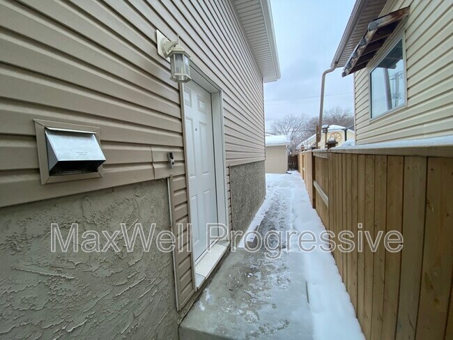 11933 94 St NW in Edmonton, AB - Building Photo - Building Photo