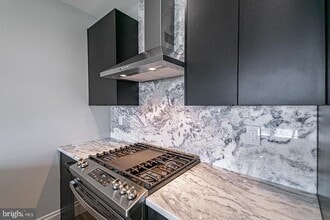 526 Brown St in Philadelphia, PA - Building Photo - Building Photo